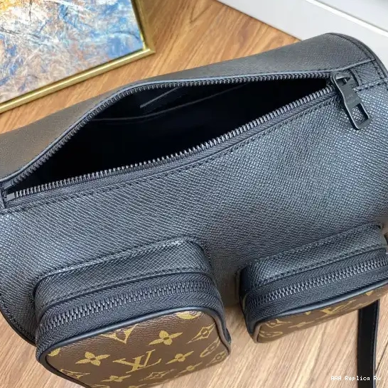 AAA Pruses Bags VUITTON MESSEANGER BAG LOUIS 0604